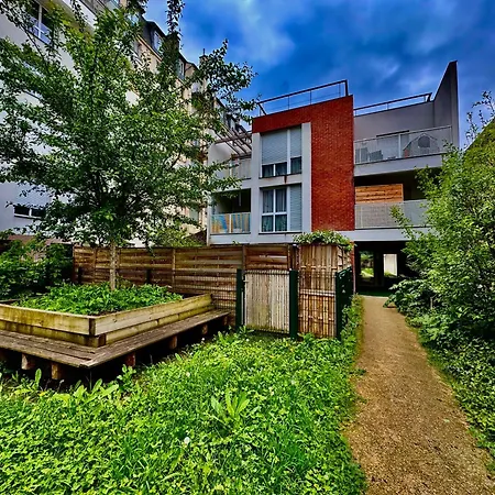 Homestay Jardin De Paris Proche De Metro 15 -25 Minutes A Musee De Louvre Magasin Galeries Lafayette Gare Saint Lazare Chatelet Gare De Lyon Gennevilliers